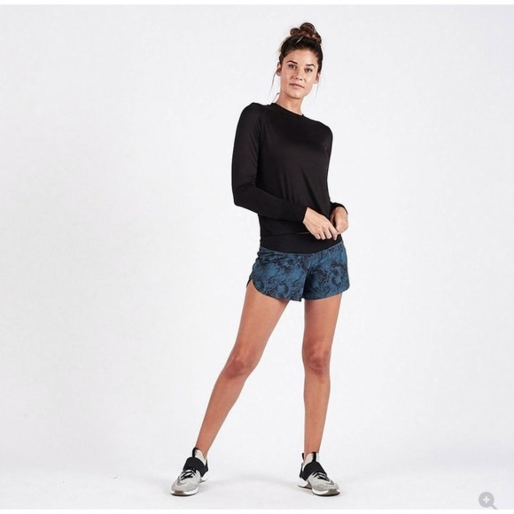 Vuori Clementine Running Shorts Womens Medium Charcoal Grey Marble VW333‎